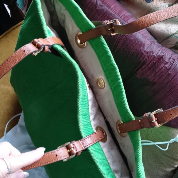 Michael Kors Green Shoulder Bag - Picture 8 of 14